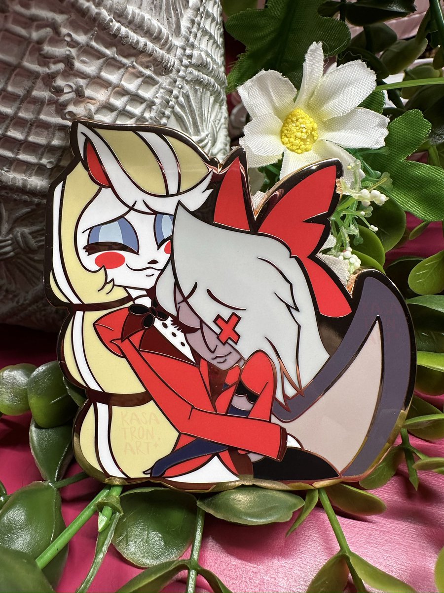 CHAGGIE PIN IS HERE 🥹💕 look at my best girls they’re so perfect. I have some in hand A Grades available before I really dive into going through them all - link below for you babes ✨ #chaggie #HazbinHotel #EnamelPin 

kasatronart.etsy.com/listing/169825…