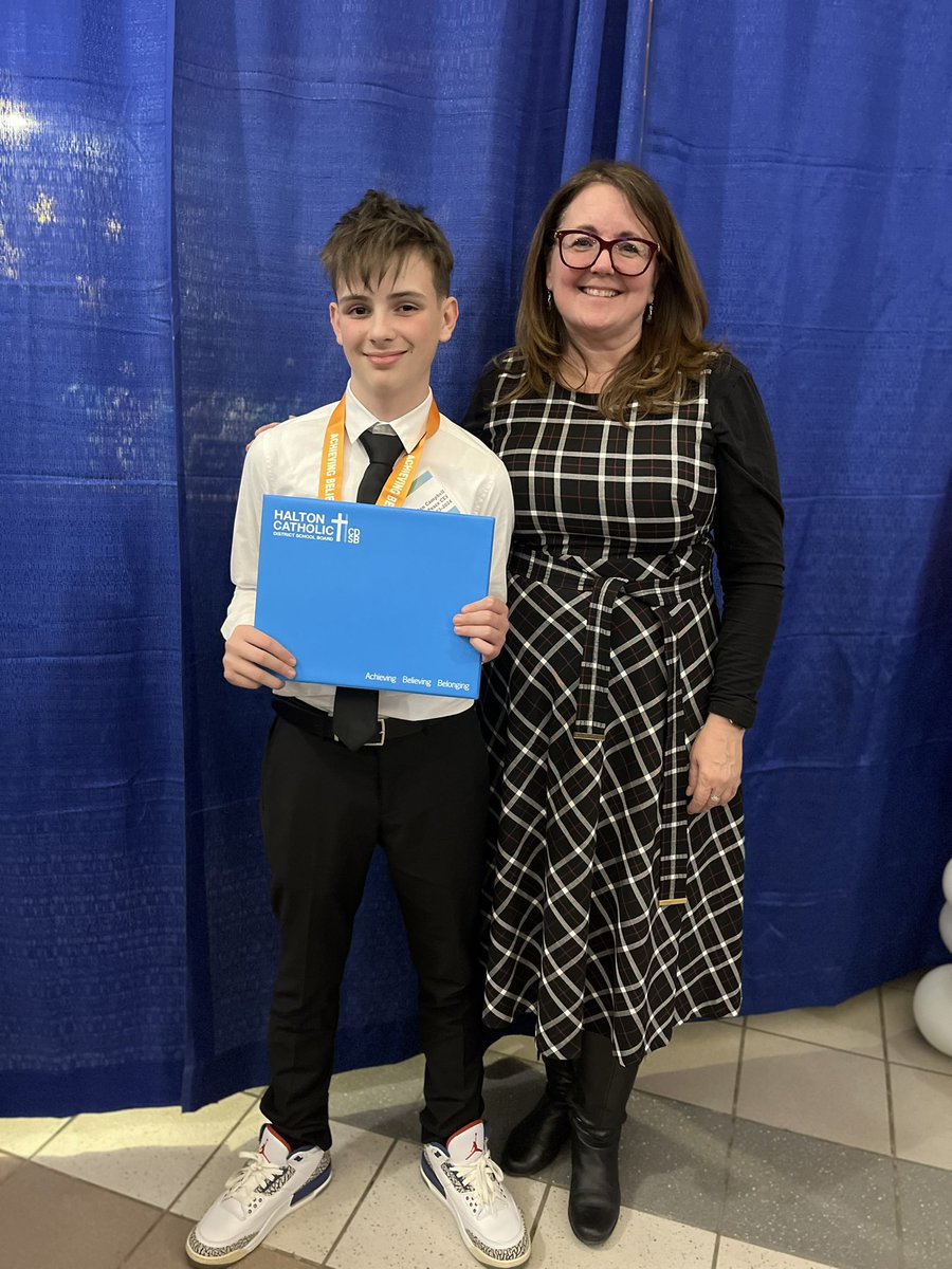 Congratulations to Nolan for receiving the @HCDSB Award of Excellence! We are so proud of you 👏