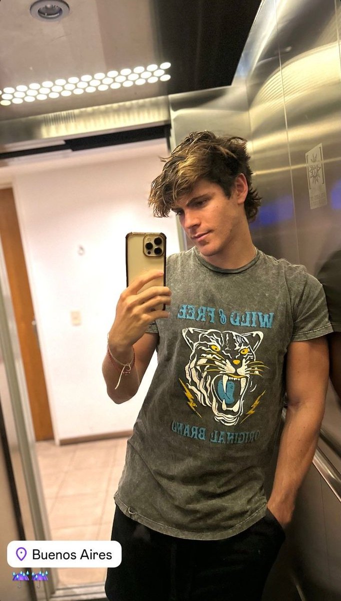 Cómo puede ser que una simple selfie me levanté el animo??? Te quiero muchísimo arroba Marcos Ginocchio 🫶🥰