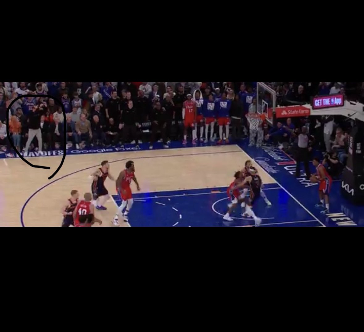 phillyjit2208's tweet photo. Which one is worse lol pathetic 
#nba #NBA #sixers #knicks #basketball https://t.co/uMWuv0ApSF