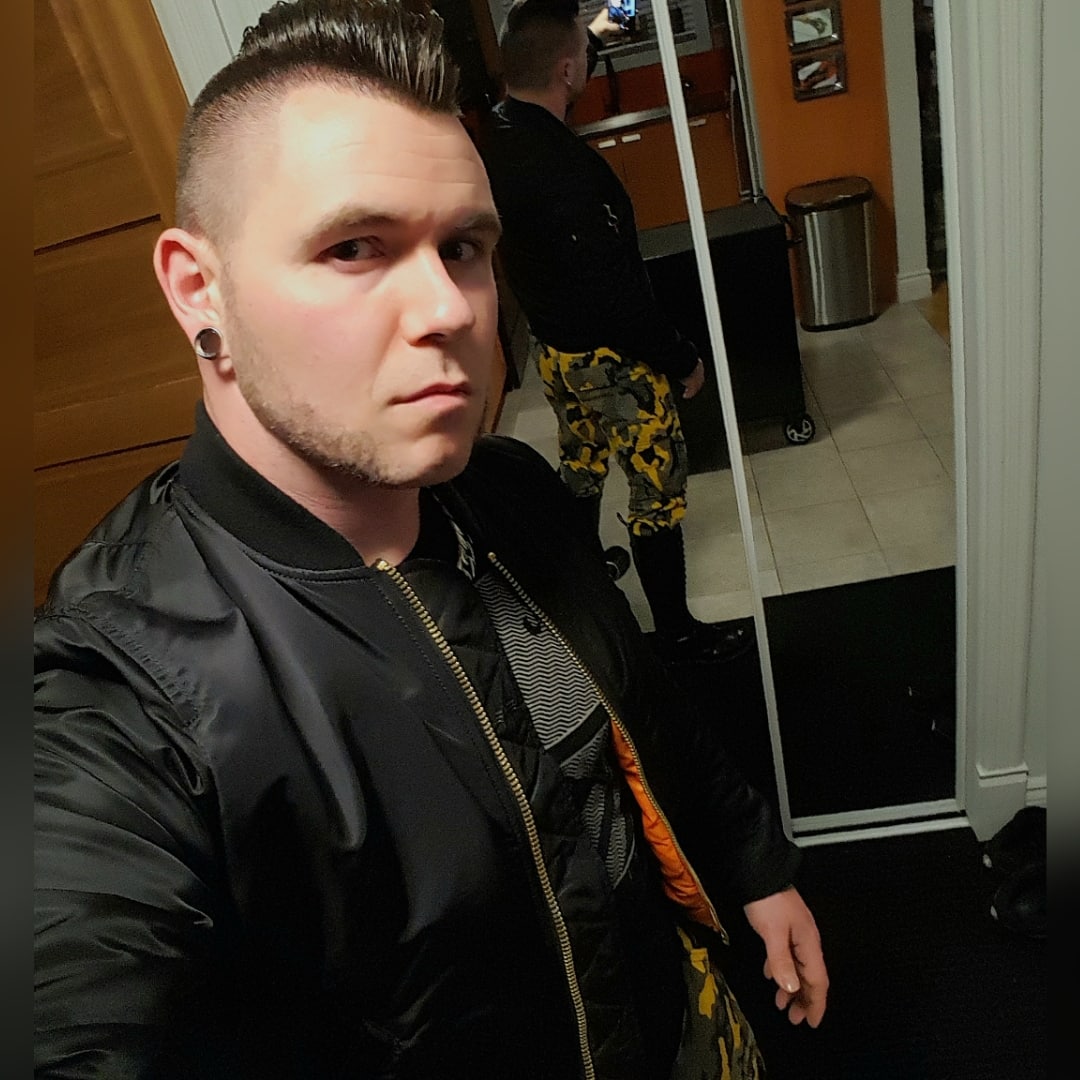 #skinhead #skindheadstyle #rangerboots #boots #woodland #bootfetish #gayskin #gayskinheads #alphaarmy #alphaindustries #cwu #ma1jacket #skinheadtop #gasmask #gasmaske #bootfetish #bootlicker