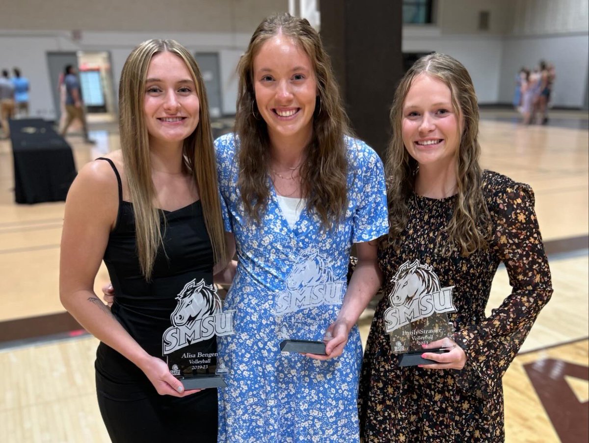 SMSUVolleyball's tweet photo. Mustang Athletic Award Ceremony!

Congratulations to Leah Jones winning Newcomer of the year; Emma Vanheel winning Sportsmanship of the year; Our 3 Seniors on amazing careers at SMSU! 

A great night for all Mustangs🐴 https://t.co/LJ3KP4CCQC