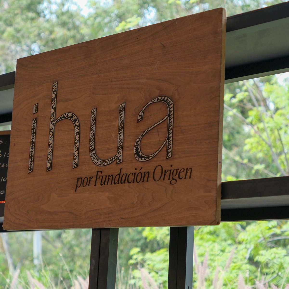 En IHUA se elaboran productos diseñador a mano por mujeres de cinco centros comunitarios. Con la venta de sus productos buscamos generar impacto para fortalecer la sostenibilidad de las economías comunitarias. 

#FundaciónOrigen#ArteMexicano #MujeresEmprendedoras