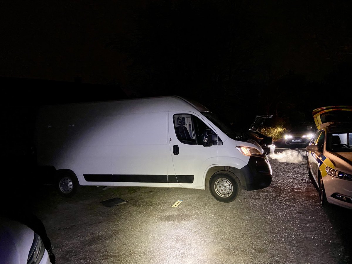 MetTaskforce's tweet photo. Good girl! Tonight PD Bella was deployed in #Ruislip where a suspect was seen changing plates on a stolen van. On arrival she chased and detained them and helped local officers seize a large number of tools used to commit theft @MPSRuislip @MPSSouthRuislip
#NWDSU #DogSection ๐ https://t.co/SXZWoW5nns