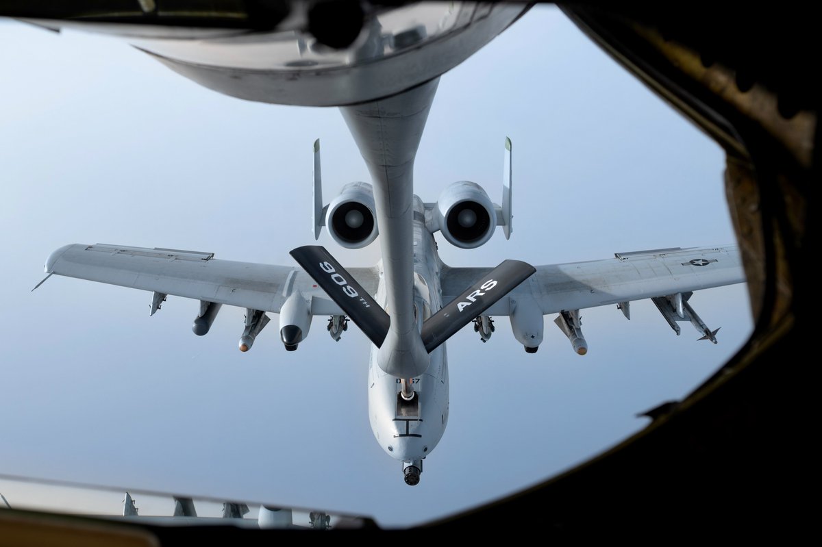 USPACOM's tweet photo. .@PACAF aircraft from #OsanAirBase and @KadenaAirBase_J integrate for aerial refueling operations, demonstrating aerial sustainment capabilities to support #FriendsPartnersAllies in deterring aggression in the #FreeAndOpenIndoPacific.
📍 #PacificOcean
📸 SrA Yosselin Campos https://t.co/W07K14jBFk