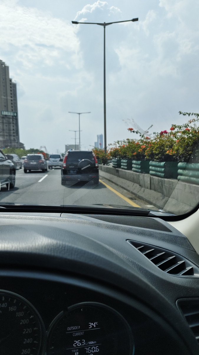 donnyrogers's tweet photo. Mobil mengalami Gangguan Lajur 3 di KM 20+200 Tol Pluit Arah Tanjung Priuk Lalin Sebelum lokasi Padat belum ada petugas. @TMCPoldaMetro @RadioElshinta https://t.co/lRekUiHFY0