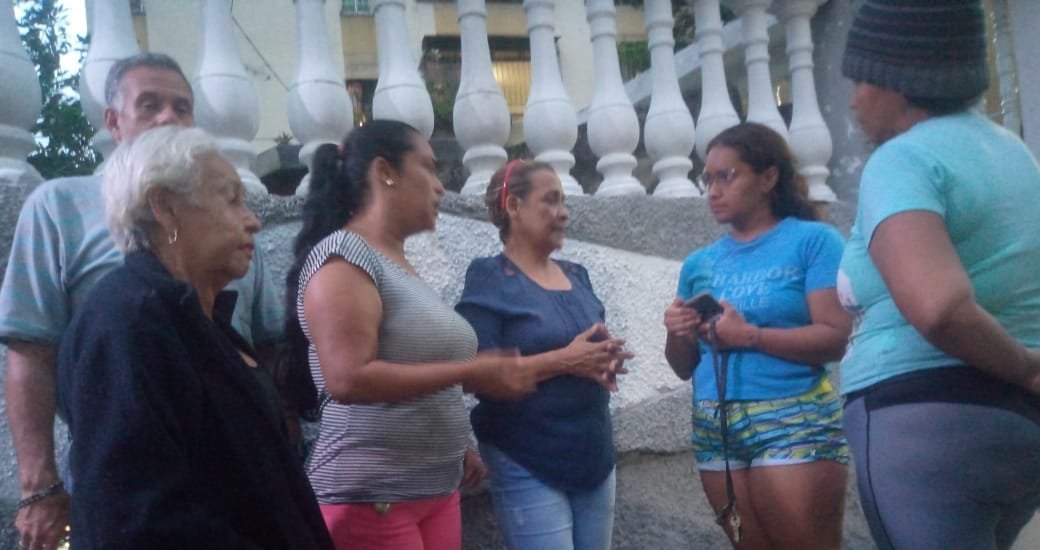 Untcparaiso's tweet photo. #22Abril el equipo del @partidoUNT  Paraíso se desplegó por las calles conversando y avanzando con el padrón electoral, encontrándonos con los protagonistas del cambio en #Venezuela su gente, la misma que dice si al voto en #Unidad 
@goyocaribash @UNT_Caracas @UNT_InterVE https://t.co/t7DiZ41Yax