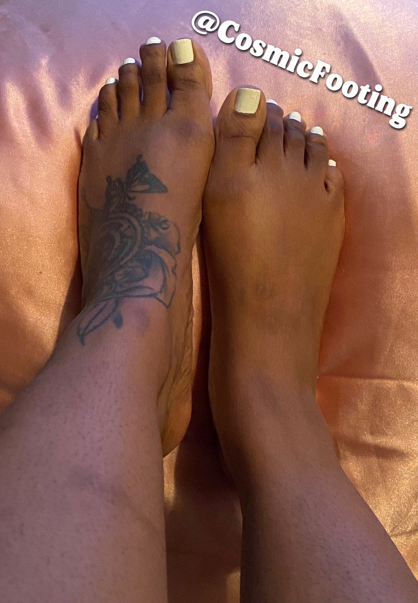 CosmicFooting's tweet photo. Do you like my tattoo?😏😉 DM me for prices if you wanna see some 🦶🏾🦶🏽 #americanfoot #americanfeetpics #canadianfeet #canafianfeetpics #canadiantoes #canadianfoot
#haitiantoes #haitianfeet #CosmicFooting https://t.co/VDVCfculKv