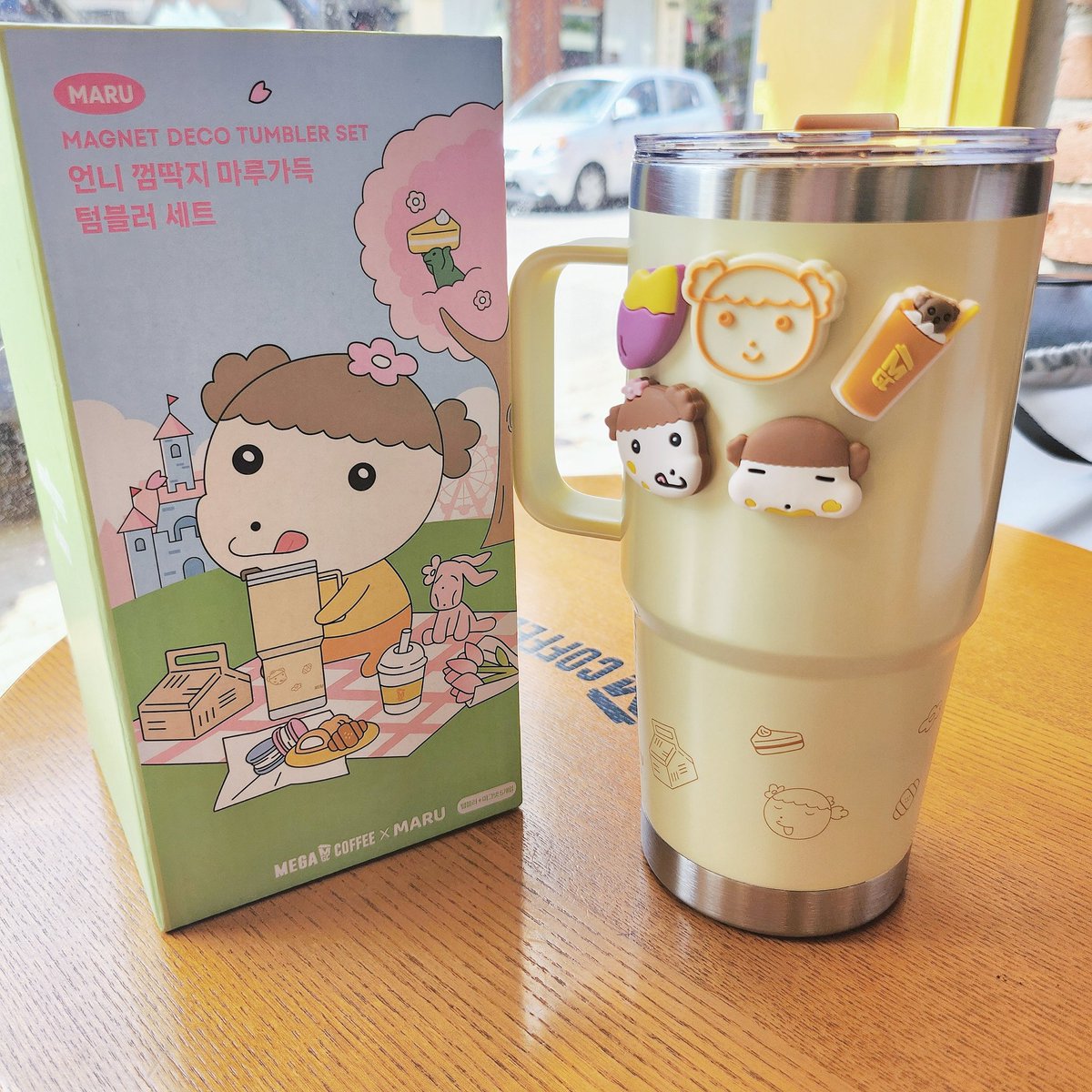 근데 약간 마루 케이크 살바엔 삼천언 더 주고 텀블러 세트를 살법한.. 기존 메가커피 텀블러랑 가격 똑같음!! 자석은 걍 관상용이긴  한데 텀블러에 그려진 마루가 ㄱㅇㅇ, image size:1200x1200