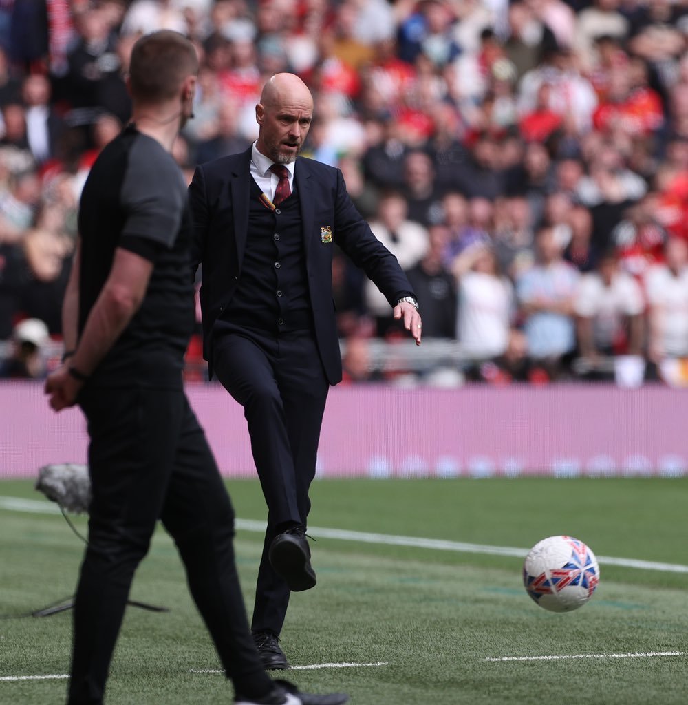 manutd_world's tweet photo. Jason Wilcox akan membuat penilaian terhadap Erik ten Hag bulan depan. Ia akan menilai kekuatan, kelemahan, serta hubungannya dengan ruang ganti untuk menentukan apakah pendekatan dan gayanya sesuai dengan filosofi yang ingin diterapkan INEOS di #mufc. (James Ducker/Telegraph) https://t.co/zadS9s4Vwk