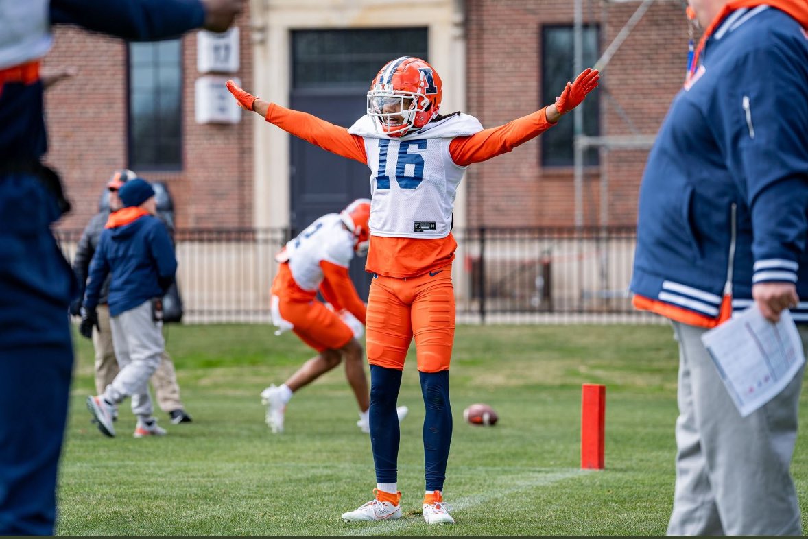 |@PrinceFord_ | 6’0 173 | Illinois transfer CB| Prince has everything you want in DB, Can he cover ✅ tackle ✅ Ball skills ✅ he checks all the boxes. Fluid hips that can sink and finish on ball. Drives very well has a good catch technique(hard trait),Solid feet. Prince=STEAL