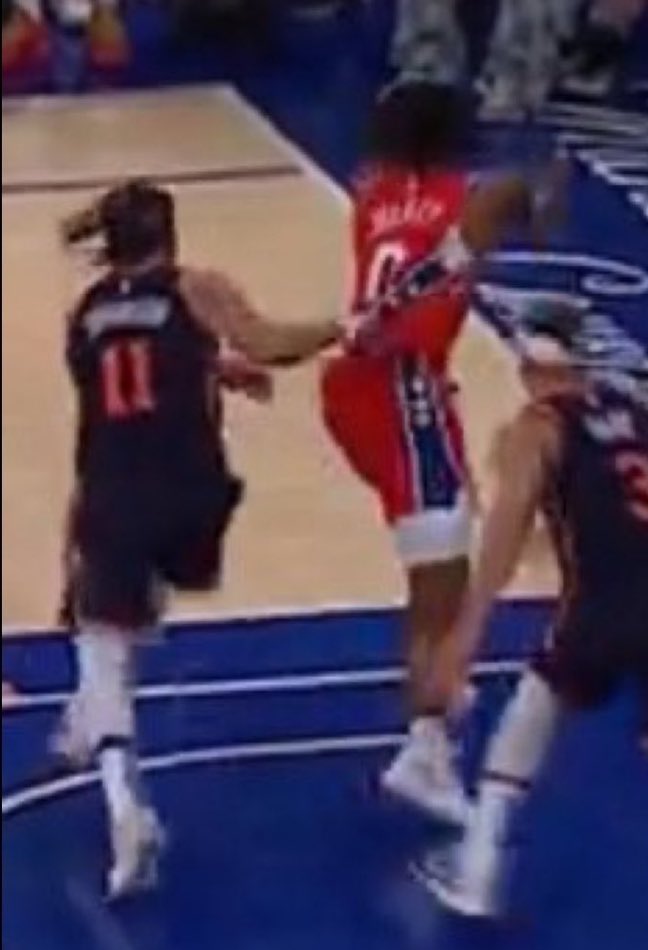 Lazerus's tweet photo. Foul                                                         No Foul https://t.co/MGPRdVeMsi