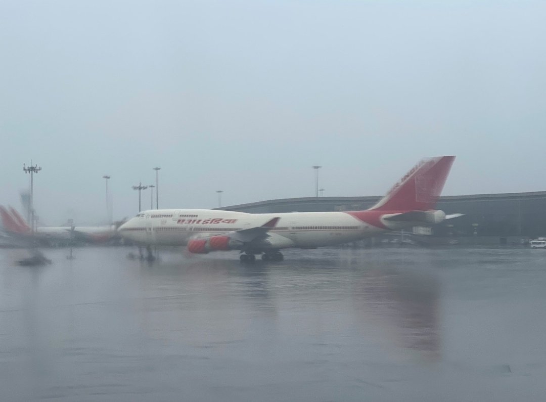 docyogi1's tweet image. Till we see you again ! 
The queen was an additional attraction on @CSMIA_Official tarmac. 

#WingWave