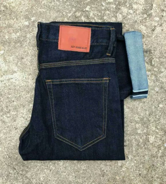 jllmisai's tweet photo. Untuk lelaki, dah sampai masanya korang cuba jenama tempatan..

Antaranya Azy Jeans &amp; Co ni.. Besar kot butik dia di Seri Kembangan dan Bangi..

Kain sedap dan berat.. Kepala kain mampu milik.. Jangan terkejut jika kualiti nya jauh lebih baik dari beberapa jenama luar negara.. https://t.co/Icr3zyMlZZ