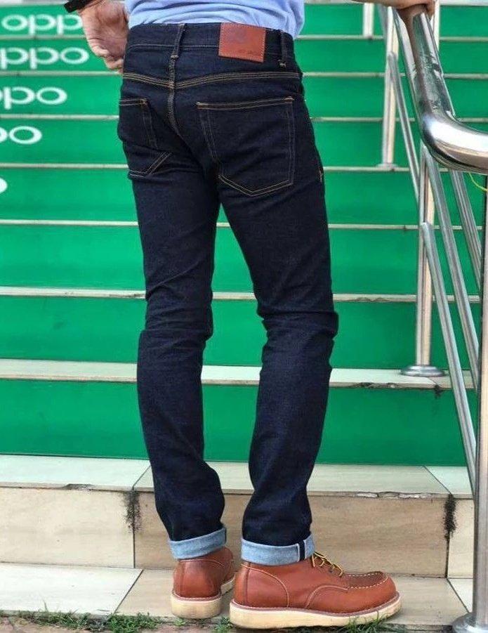 jllmisai's tweet photo. Untuk lelaki, dah sampai masanya korang cuba jenama tempatan..

Antaranya Azy Jeans &amp; Co ni.. Besar kot butik dia di Seri Kembangan dan Bangi..

Kain sedap dan berat.. Kepala kain mampu milik.. Jangan terkejut jika kualiti nya jauh lebih baik dari beberapa jenama luar negara.. https://t.co/Icr3zyMlZZ