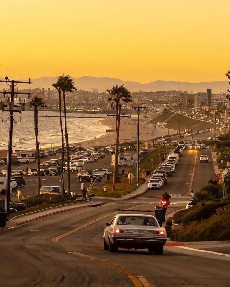 California's evening paints skies in hues, a sunset spectacle, nature's muse.#SunsetCalifornia #CaliforniaSunset #GoldenStateSunset #WestCoastSunset #PacificSunset #CaliforniaDreaming #SunsetVibes #SunsetLovers #CaliforniaLove #SunsetMagic