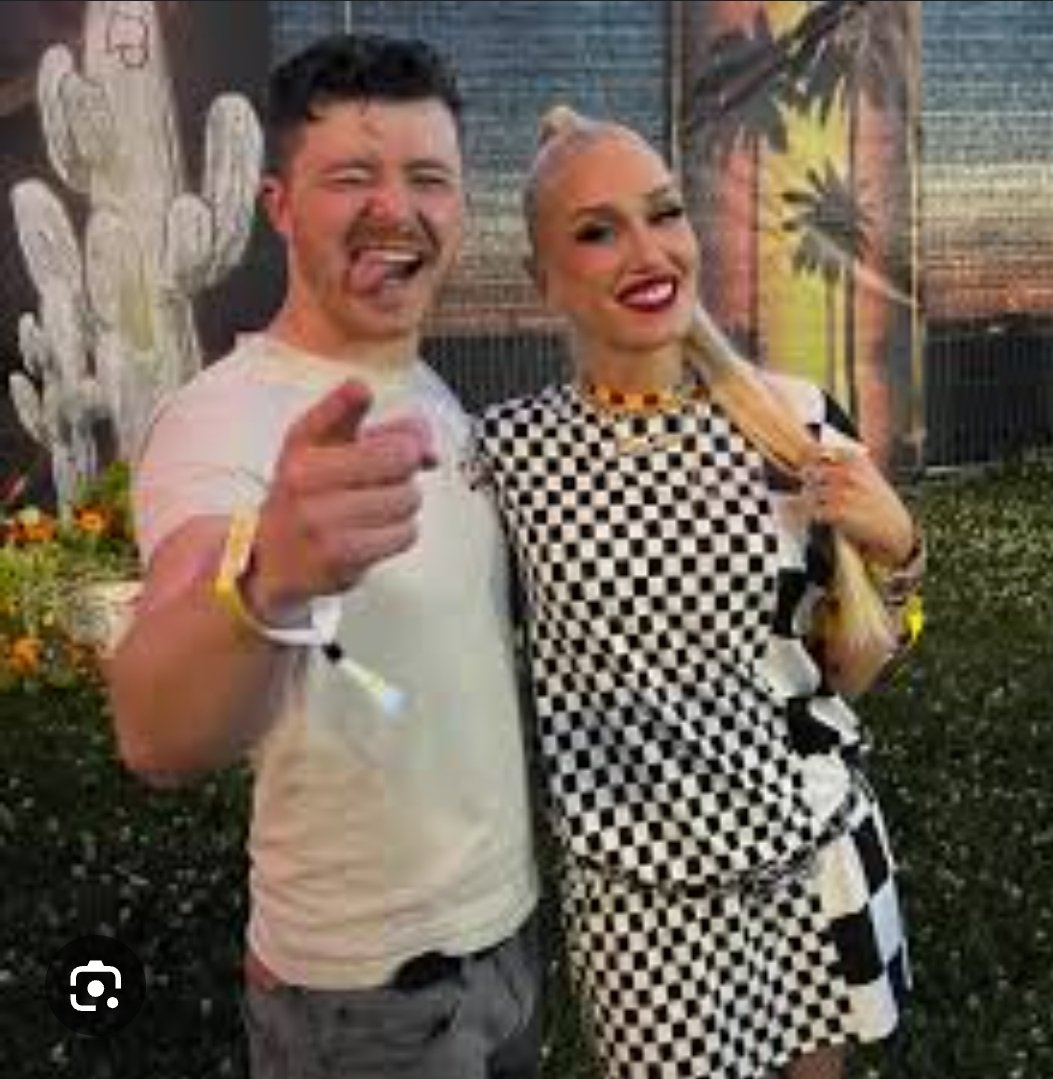 BlueNDface's tweet photo. Sublime rockin' No Doubt Stylie! Maybe they're saving it for another show? Or a tour?
#Sublime #JakobNowell #GwenStefani #NoDoubt #SawRed #TotalHate95 https://t.co/CrmsITvbFO