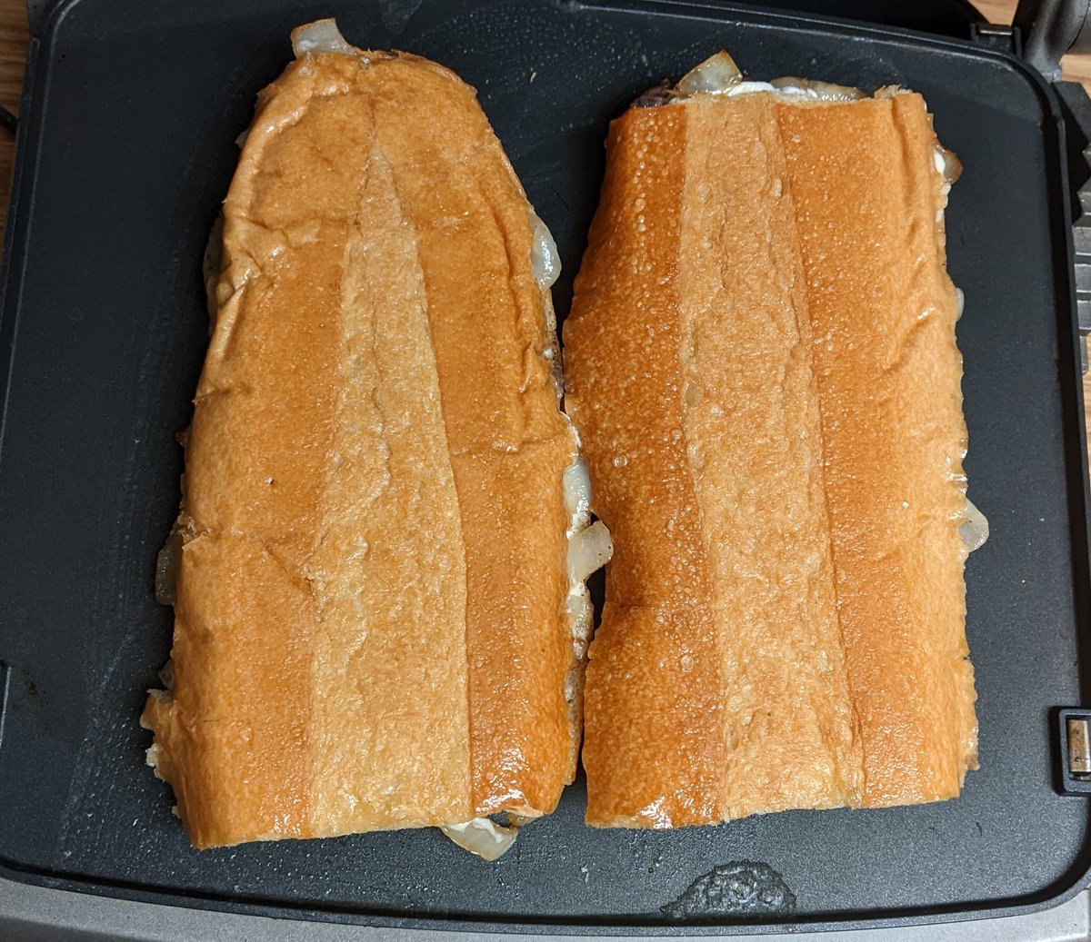 recipesallkinds's tweet photo. Pressed Palomilla Steak Sandwiches
#allkindsofrecipes #testkitchen #pressed #pressedsandwich #palomillasteak #steaksandwich #palomilla #steak #onions #sauteedonions #mayo #mayonnaise #cubanbread https://t.co/yJQK9ikzkA