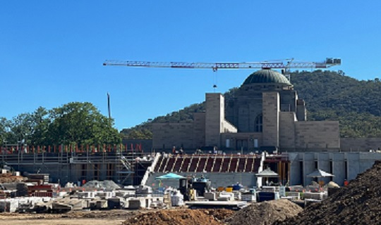 #honesthistory honesthistory.net.au/wp/ has links to ANAO report on @AWMemorial Big Build shemozzle including media commentary. Lest We Forget as the boots crunch tomorrow on that new parade ground in front of the unaltered (bullshit!) facade of the Memorial.