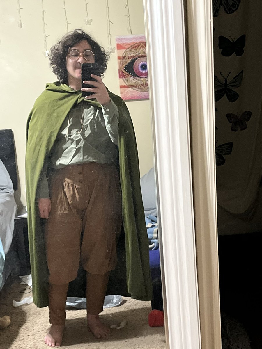 Jongorion's tweet photo. hobbit core https://t.co/dAF9HNLjUU
