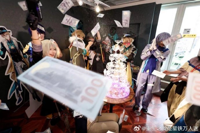 中国のアベンチュリンガチ勢

・ツガンニヤに帰ったとき、彼を砂ではなく緑が出迎えてくれることを祈って、砂漠緑化活動に「砂金」の名前で100本の木を寄付する
・動物園に「砂金」と命名した孔雀を寄付する
・数百人規模のガチすぎるアベンチュリンイベントを開催する

weibo.com/n/%E9%87%8D%E7…