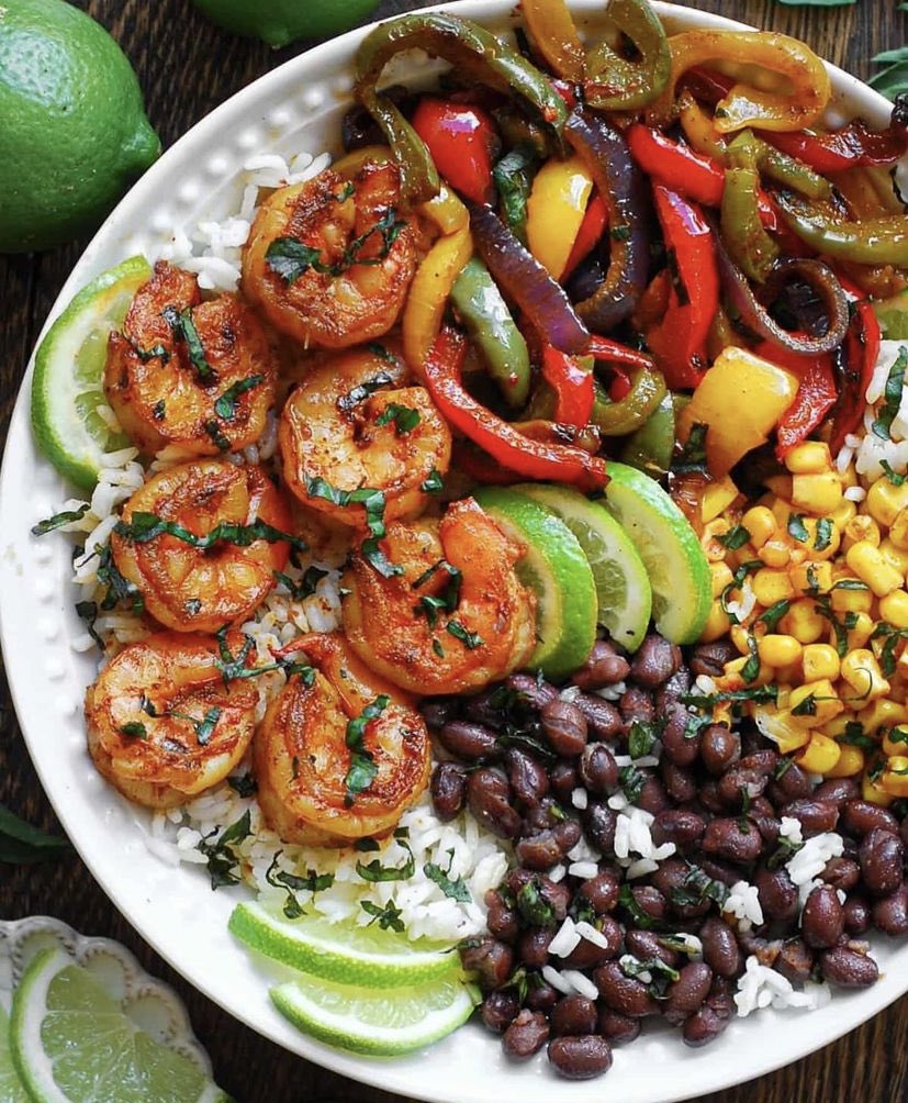 Gluten free, diary free, low carb lunch ~ 🥗 shrimp fajita bowl with beans 🫘 and rice 🍚