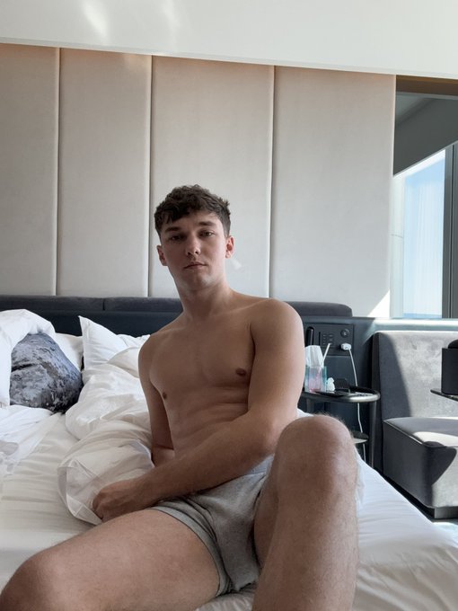 I don’t like this pic but I’ll use it https://t.co/vNAU3naOlJ https://t.co/ByHj2EhM89