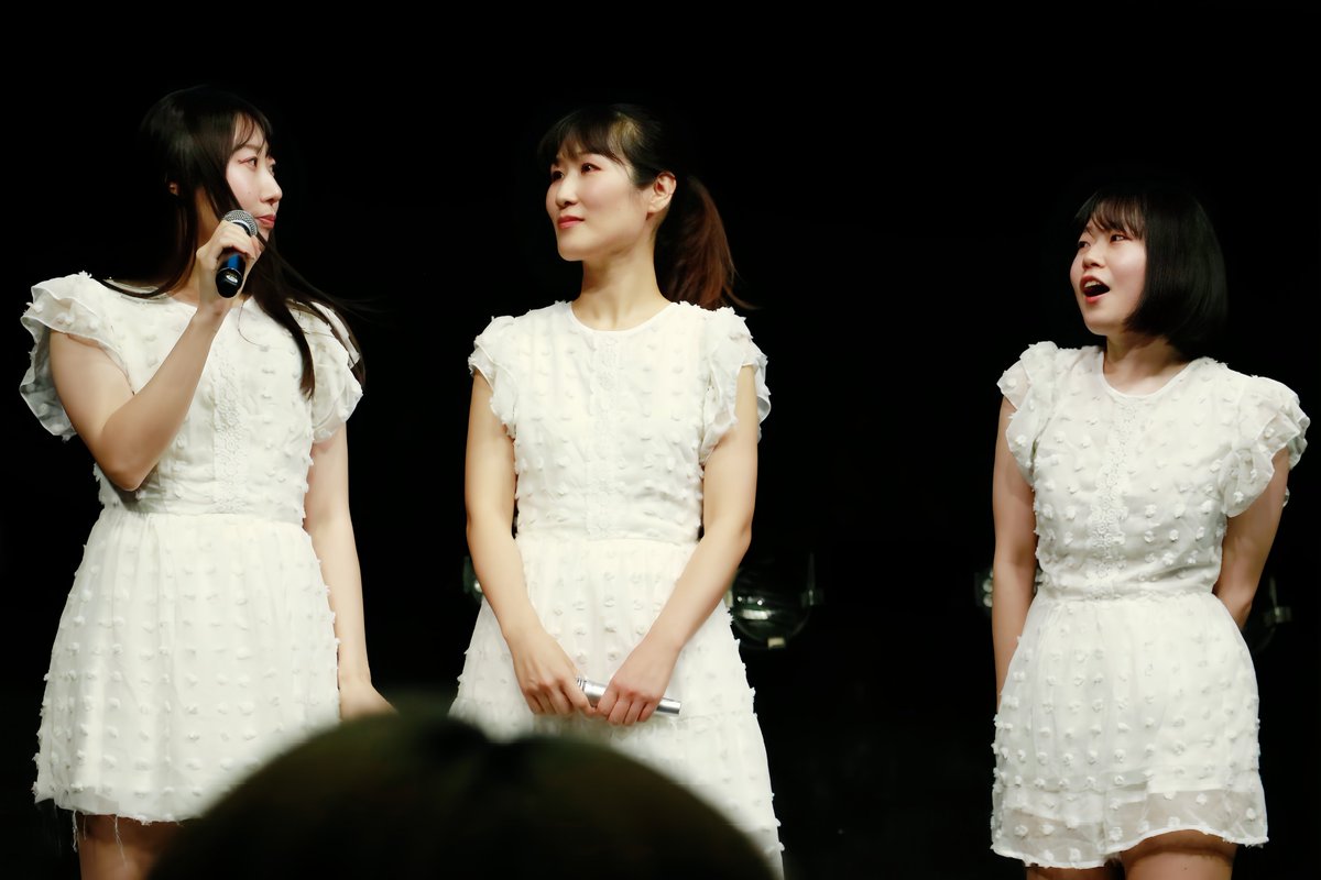 【JCF26取材レポ9】
  【#JCF26】
           
   〜フレンチクルーラ編〜2

ショータイムは一組ずつ呼び出し、
MCさんとお話ししたり告知したりしてから一旦舞台袖に引き込み、
再度登場するスタイルだ。👍😘

インタビューの受け答えも、
初陣な感じが出ていて可愛いかった😁😁😁👍😍💖
