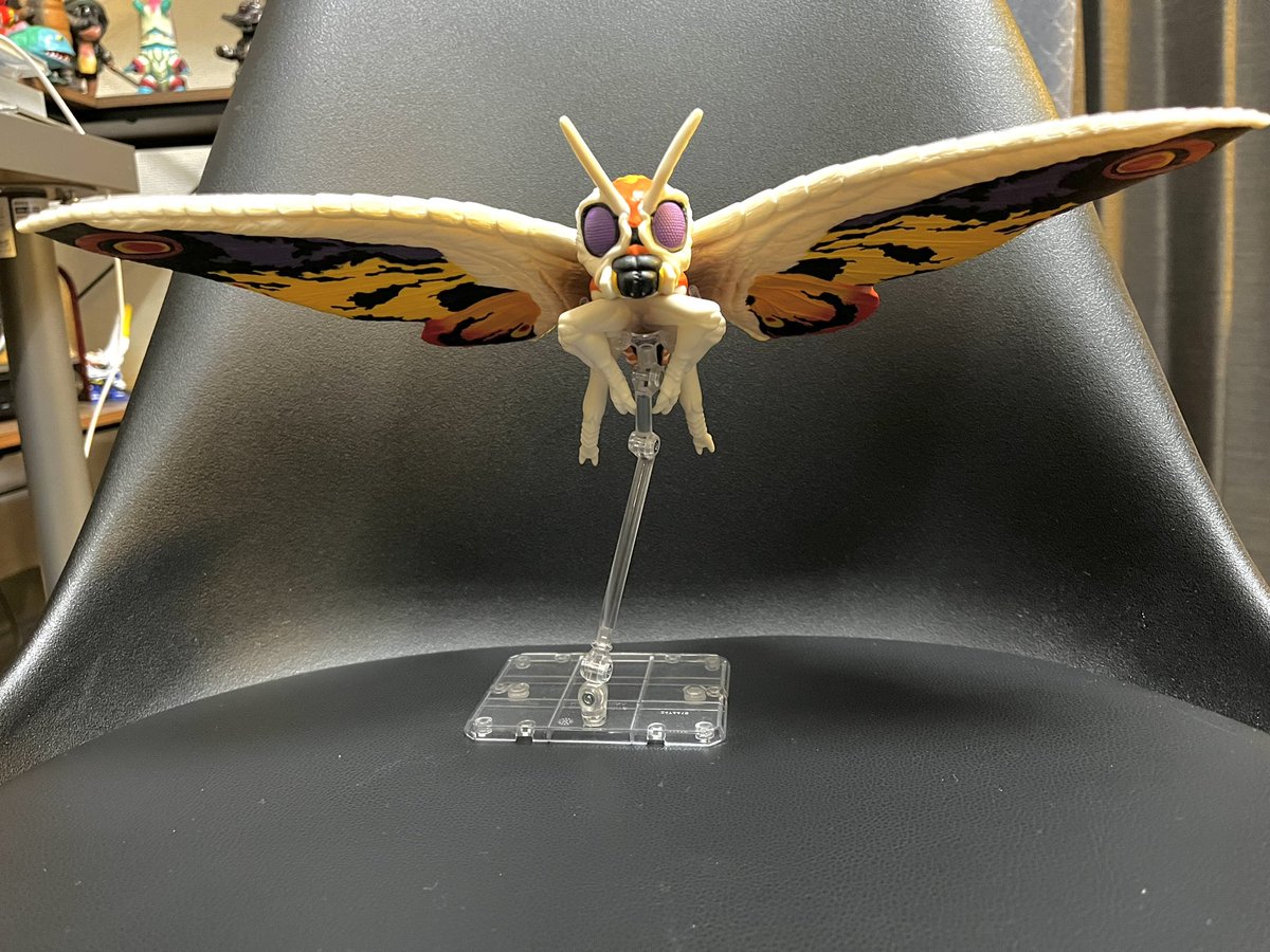 護国三聖獣、#最珠羅。VSモスラが昭和に忠実なデザインだったのに対し