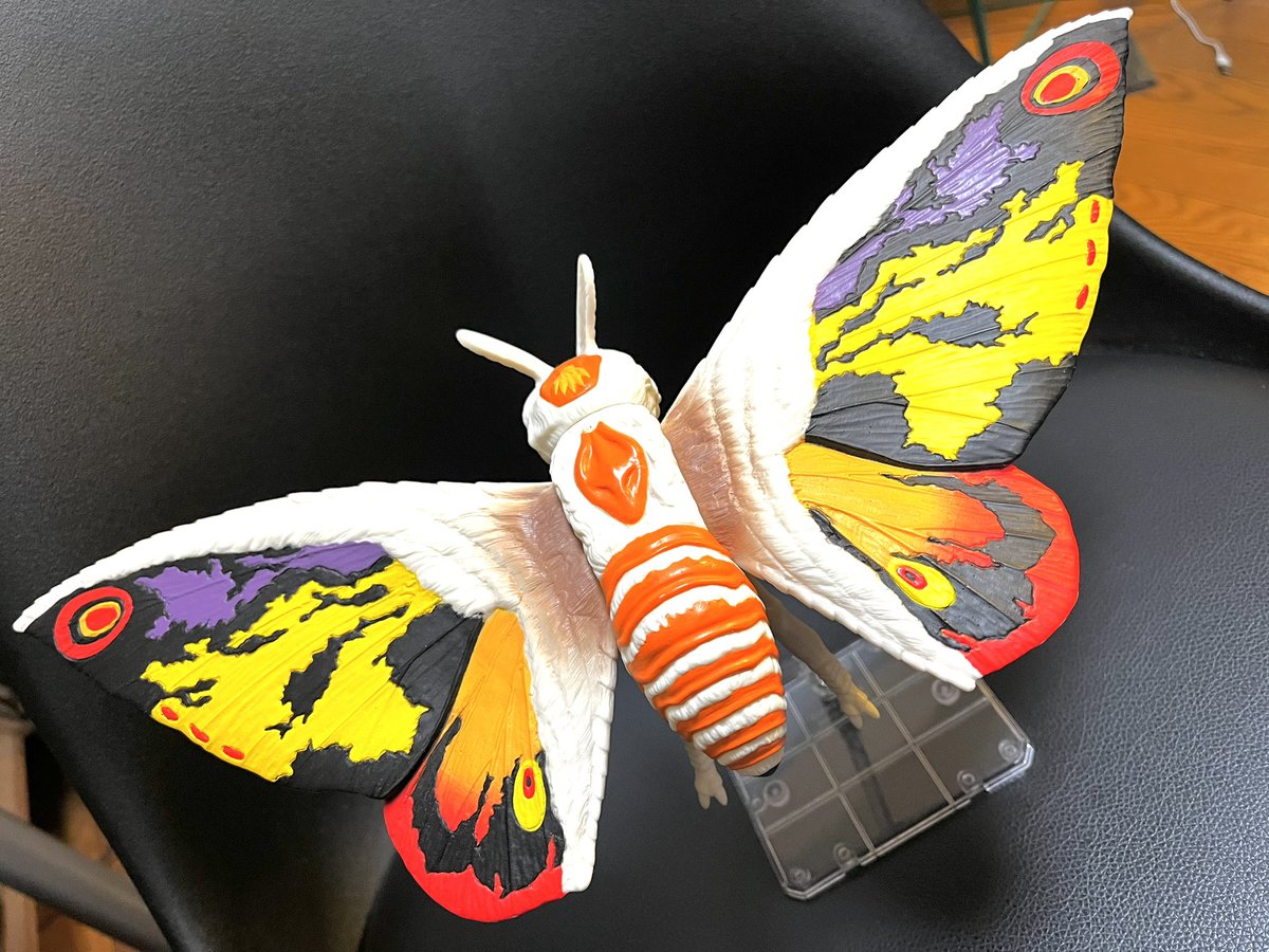 護国三聖獣、#最珠羅。VSモスラが昭和に忠実なデザインだったのに対し