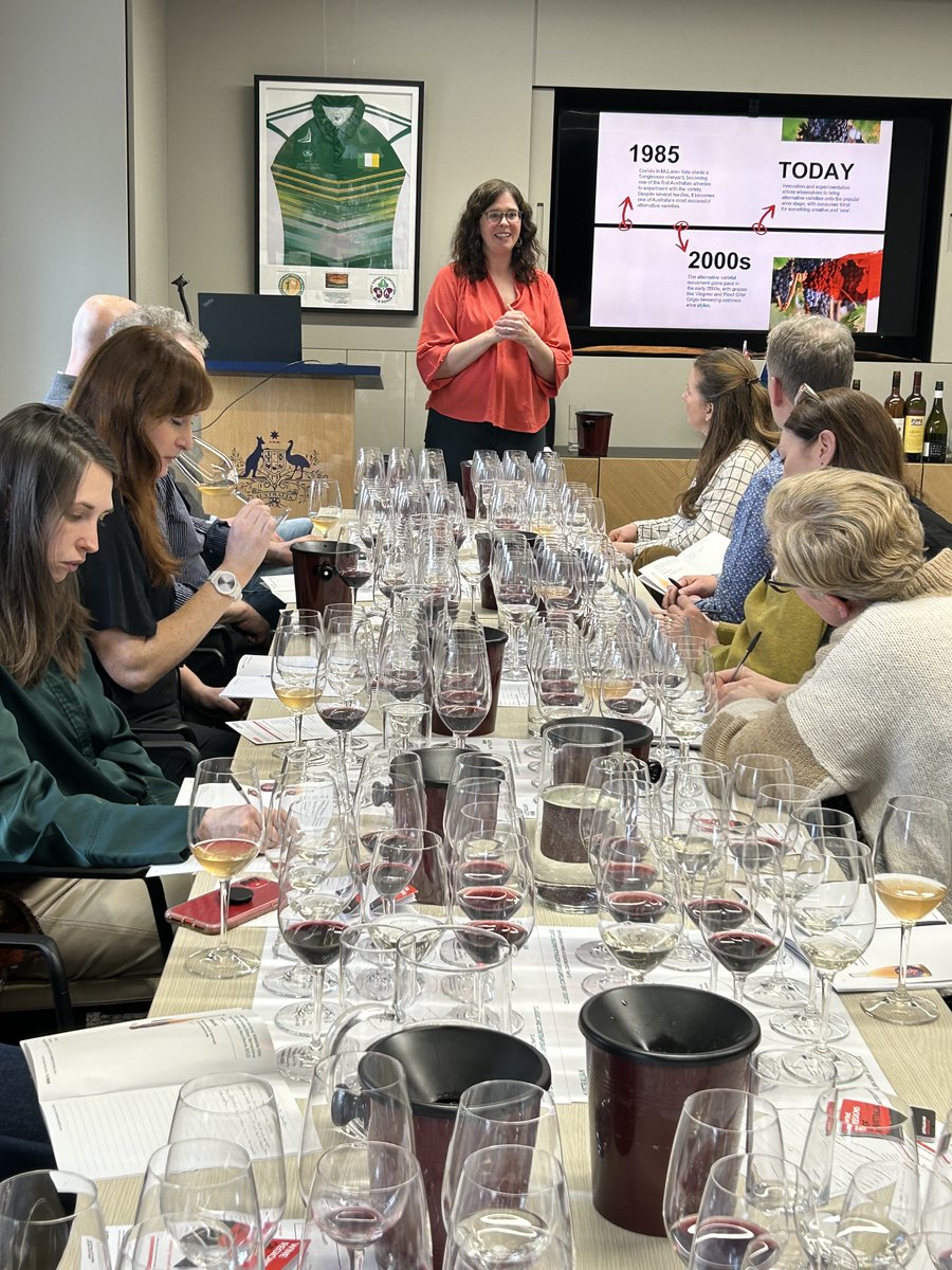 Wine Australia was in Dublin this week presenting a masterclass on classic and contemporary Australian wines at the Australian Embassy. Guests tasted 12 wines from 8 regions. Explore Australian wine here: pulse.ly/uvachapwa7 #aussiewine