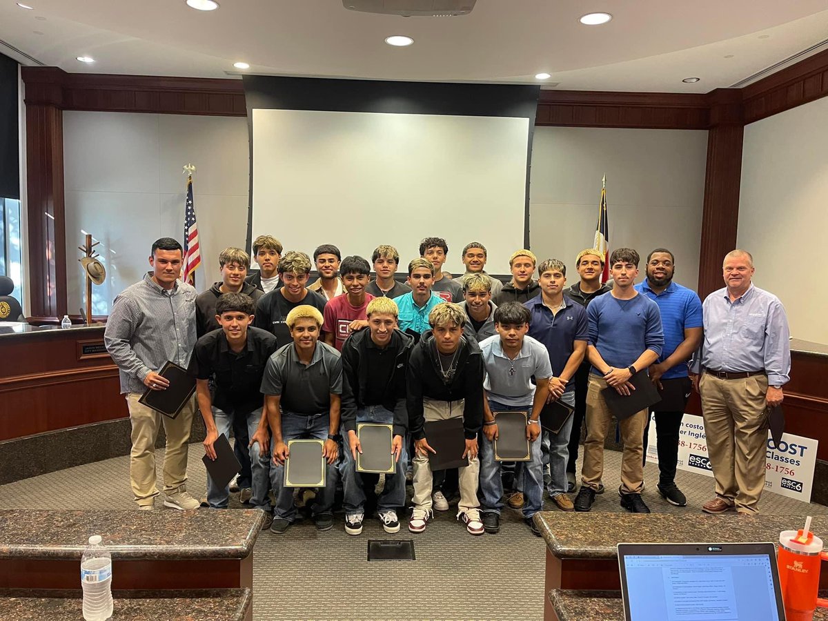 💙 Go Rattlers! At tonight’s City Council meeting, the City of Navasota issued a proclamation recognizing the Navasota ISD Boys Varsity Soccer Team for their 2023-2024 season. ⚽️ #NavasotaTx #SoMuchSoClose #GoRattlers