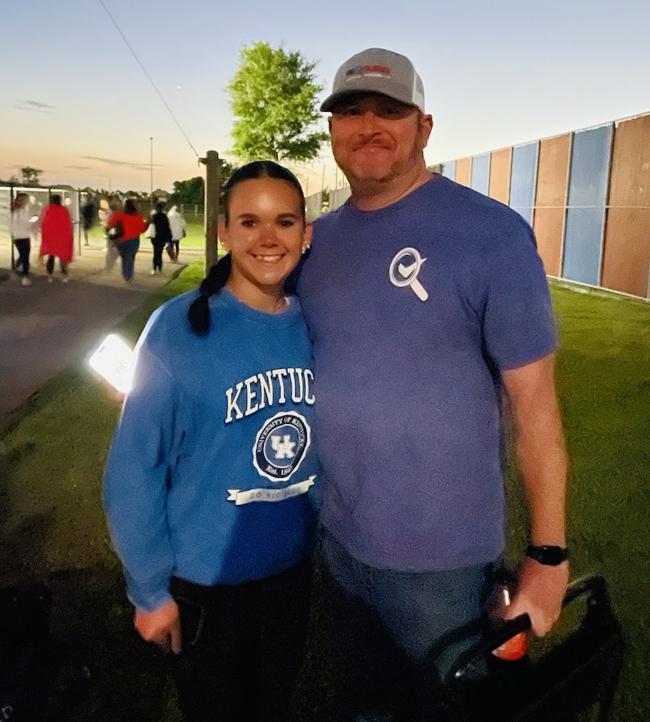 Ran into one of my Santa Fe Thunder District 31 Champs!! <a href="/HaileyNutter77/">Hailey Nutter</a> proud of you and I can’t wait to see you in a Kentucky uniform!!