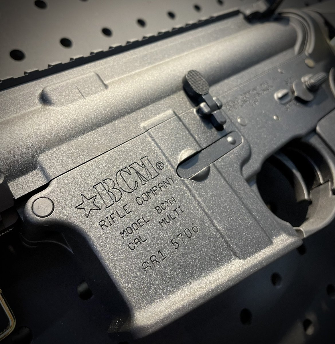 MILSPEC_CONCEPT's tweet photo. こんにちは新人スタッフのナルセです!
アメリカンな星型刻印がカッコいい電動ガン、BCMAIR MCMR-SBR-8
コレクションとしても、
電動ガンとしても一級品です💪
是非店頭にてご覧ください🚗
インスタにもあげます!
#MILSPECCONCEPT
#宮崎
#宮崎サバゲー
#宮崎エアガン
#BCMAIR https://t.co/h30E4eHyy8