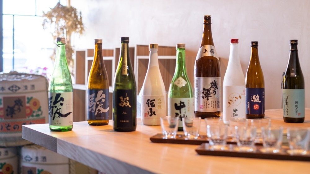 Love sake 🍶? You'll adore Ukiha Sakayado Isonosawa, the Ukiha City, #Fukuoka Prefecture brewery & inn! Drink complimentary sake, steam in a sake-barrel sauna, take a cold plunge into a brewing tank, & enjoy sake-paired cuisine 🍽️. sakayado.jp #RegionalRevitalization