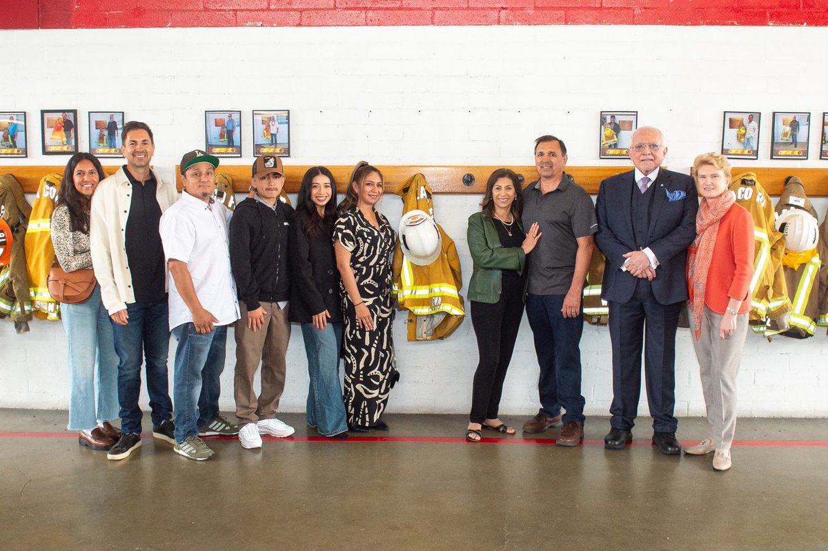 Congratulations to Deputy Fire Chief Vince Pena who retired from the #LACoFD after 43 years of dedicated service. Last Friday, Chief Pena officially hung his turnout coat. We thank Chief Pena for his steadfast leadership & wish him and his family all the best in retirement!