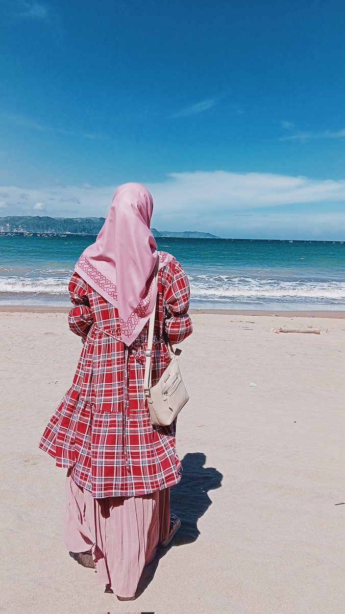 LanaSybil's tweet photo. Tak ada nelayan yg tiba-tiba mahir mengendalikan perahu, Sayang... 
Lautlah yang menyampaikan pesan berulang-ulang, 
agar hidup tak tumbang ditebang musim.

#cahpantai https://t.co/7bS6W4nuqR
