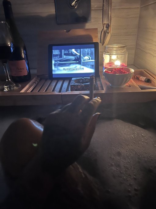 Waiting for tonight https://t.co/cVq0hYJf7F