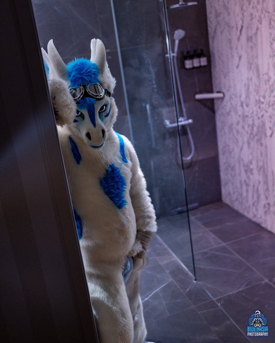 IceHasia's tweet photo. Room for two in here❤️‍🔥 

📷 @Blazionite https://t.co/OizhjI6Hfo