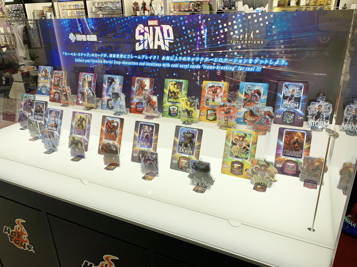 マーベルスナップ」のカードが、現実世界にフレームブレイク！ 新感覚 