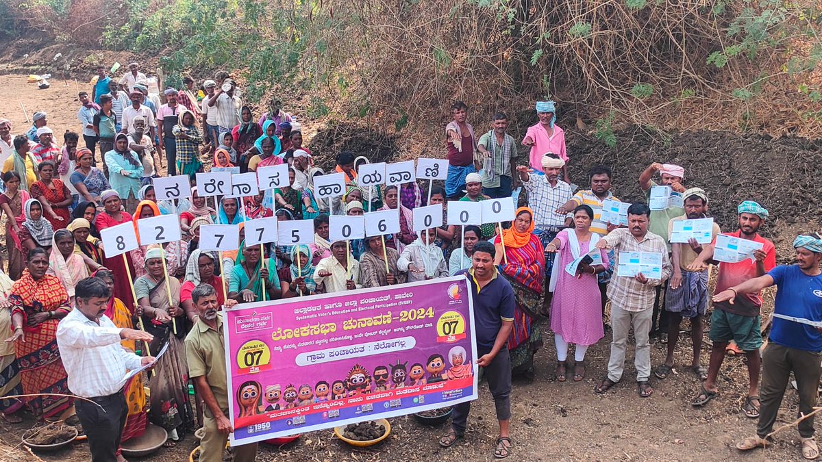 MGNREGATPHAVERI's tweet photo. "ವಲಸೆ ಯಾಕ್ರೀ ನಿಮ್ಮೂರಲ್ಲಿಯೇ ಉದ್ಯೋಗ ಖಾತ್ರಿ ದುಡಿಮೆ ಖಾತ್ರಿ"  ಅಭಿಯಾನದಡಿ ಉದ್ಯೋಗ ಒದಗಿಸಿ ಕೂಲಿಕಾರರಿಗೆ ಯೋಜನೆಯ ಕುರಿತು  ಬಂದೊದಗುವ ಸಮಸ್ಯೆಗಳಿಗೆ ಹಾಗೂ ಗೊಂದಲಗಳಿಗೆ  ಪರಿಹಾರ ನೀಡಲು ರಾಜ್ಯ ಮಟ್ಟದಲ್ಲಿ ಪ್ರಾರಂಭಿಸಿರುವ ಉಚಿತ  ಸಹಾಯವಾಣಿ ಸಂಖ್ಯೆಯ ಮಾಹಿತಿ ನೀಡಲಾಯಿತು. 
 ಹಾವೇರಿ ಜಿಲ್ಲೆ /ತಾಲೂಕು ನೆಲೋಗಲ್ ಗ್ರಾಮ ಪಂಚಾಯತ https://t.co/Y0RBRv2KjB