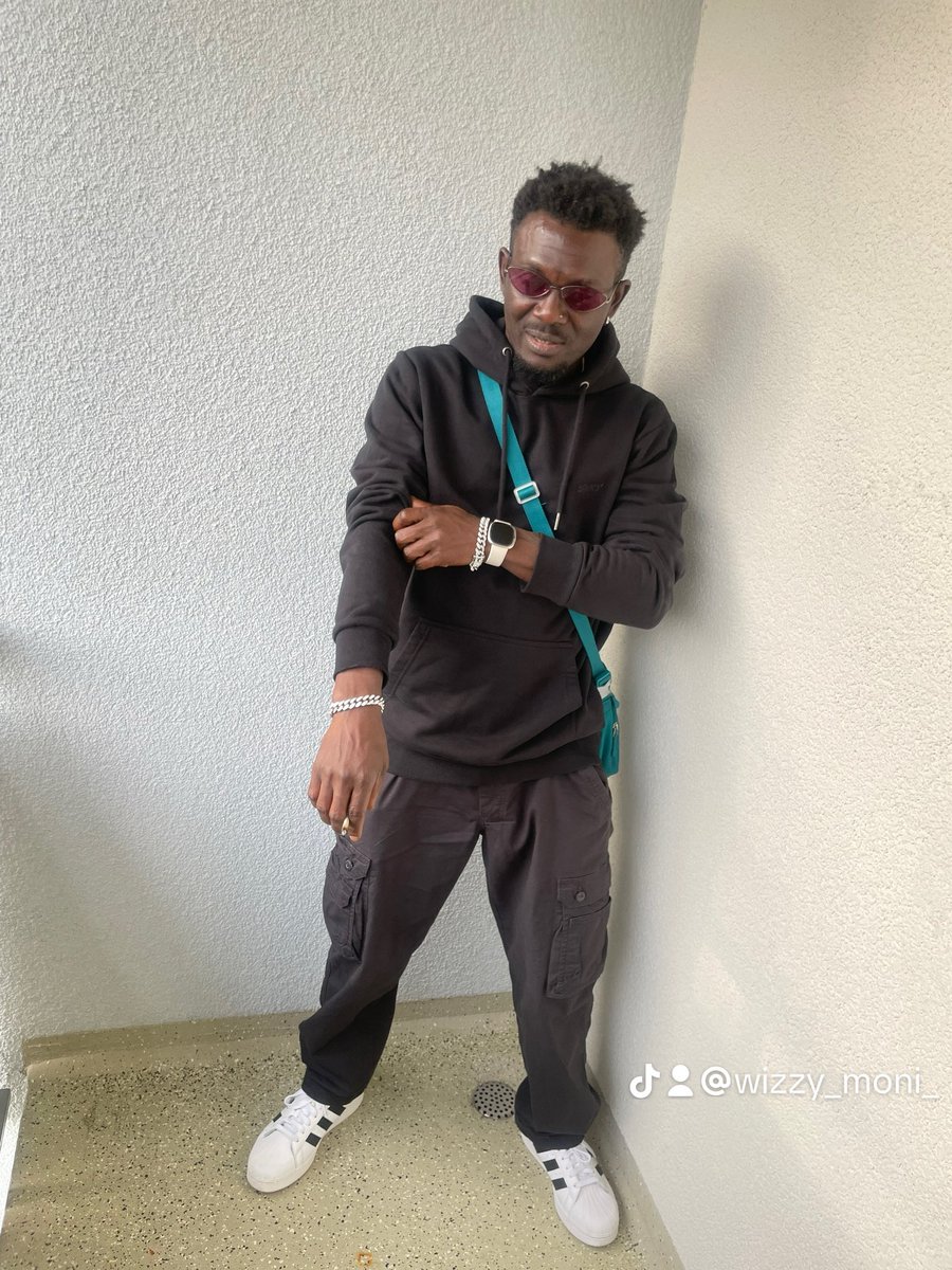 wizzymonimob's tweet photo. Rapper @wizzy_moni_ set to drop his first incoming #Album #PTL PAIN TO LIVE according to the rapper the Album 💿 is a solo Album with no features #Hiphop #rapper #wizzymoni #upperboy #fromthebottom #eu #base #PTL 🔜🎶💯🔥🔥 https://t.co/rwGTUy2pNm