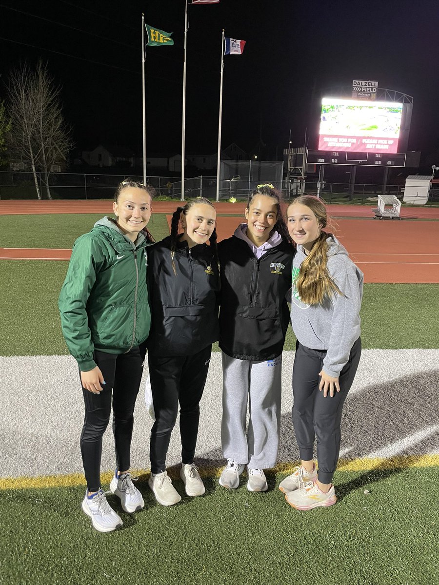 🚨School Record Alert🚨 
4x4 Team of Tomkins Osterkamp J.Gehl and K.Leitzen go 3:59.33 💚🐴💛
