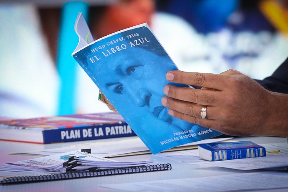 La Consulta Popular Nacional ha sido un éxito absoluto, apoteósico y hermoso que cumple con los sueños de Chávez y de una generación entera, ideas que fueron plasmadas en el Libro Azul; El Comandante redactó este libro 20 años adelantados en su tiempo histórico, siempre poniendo…