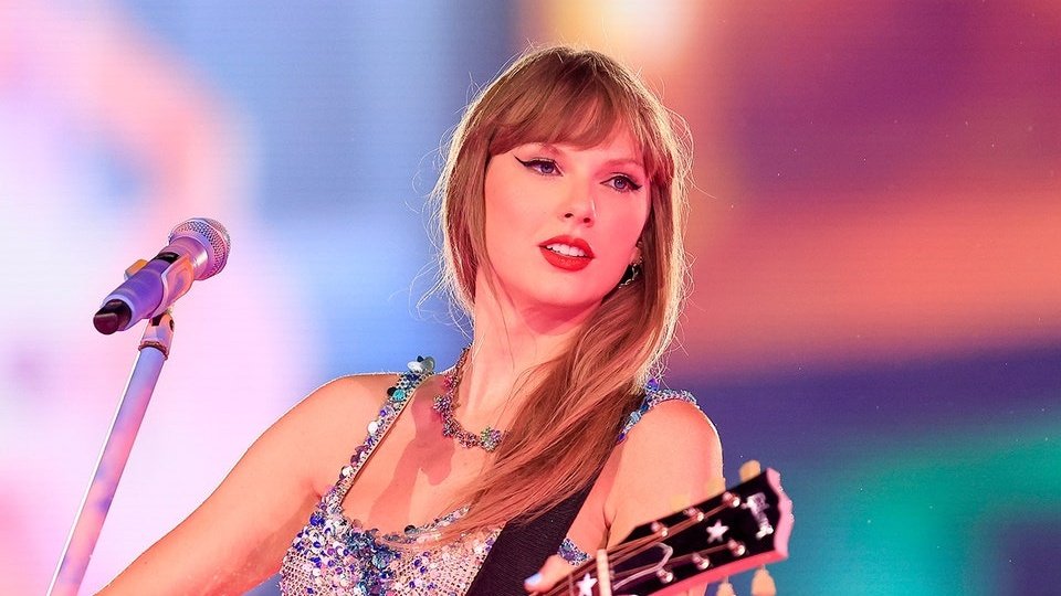 Since everyone's talking about Taylor Swift, a reminder that she: - Donated 6,000 books to her hometown library - Donated meals for 125,000 people in Tampa - Donated enough to feed 50,000 people in California every month - Wrote a song about a boy with cancer, then donated all