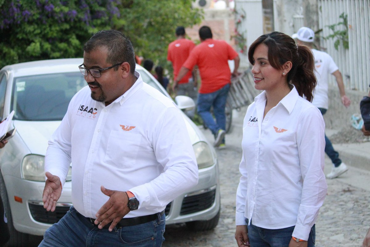 IsaacTrejo24's tweet photo. ¡Gracias #Chapala 🍊🧡! Hoy Visitamos el Barrio Nuevo y parte del Barrio del Carmen 🍊Soy #IsaacTrejo ¡Yo sí te voy a cumplir ✅! Juntos vamos a decirles #AdiosALosDeSiempre 😎 
#VotaIsaacTrejo #VotaMovimientoCiudadano https://t.co/QHDS0l4M5z