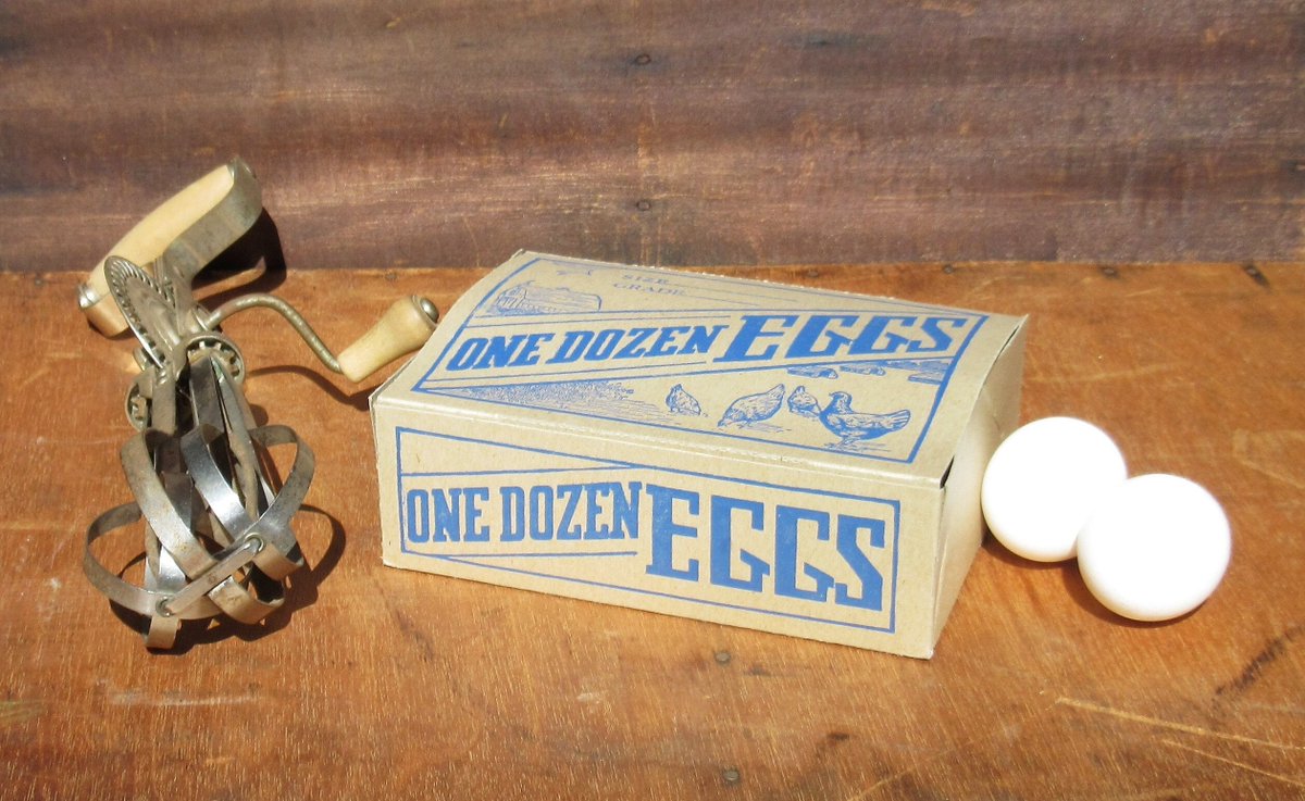Vintage Paper Egg Carton with Great Farm Graphics of Chickens, Hens and Barns, Will Add Country Primitive Farmhouse Feel to Any Home Decor tuppu.net/77f71ddb #etsyseller #vintage #Etsy #FarmhouseKitchen