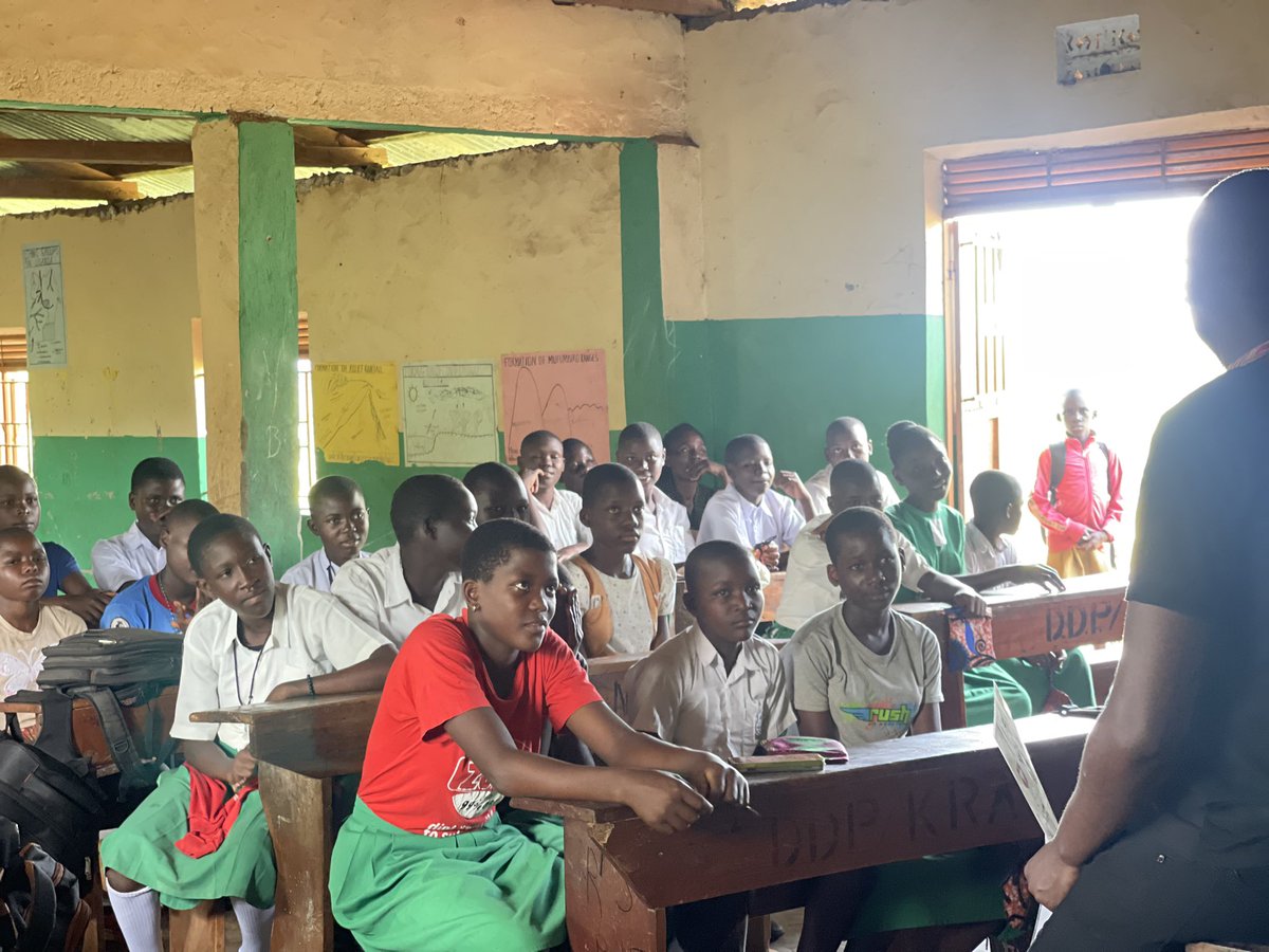 #superteen program teams up with teachers & school management committees 2 champion menstrual education practices! By working together, we’re breaking barriers, promoting understanding, & ensuring every student has access to essential knowledge for a healthier a better #periods