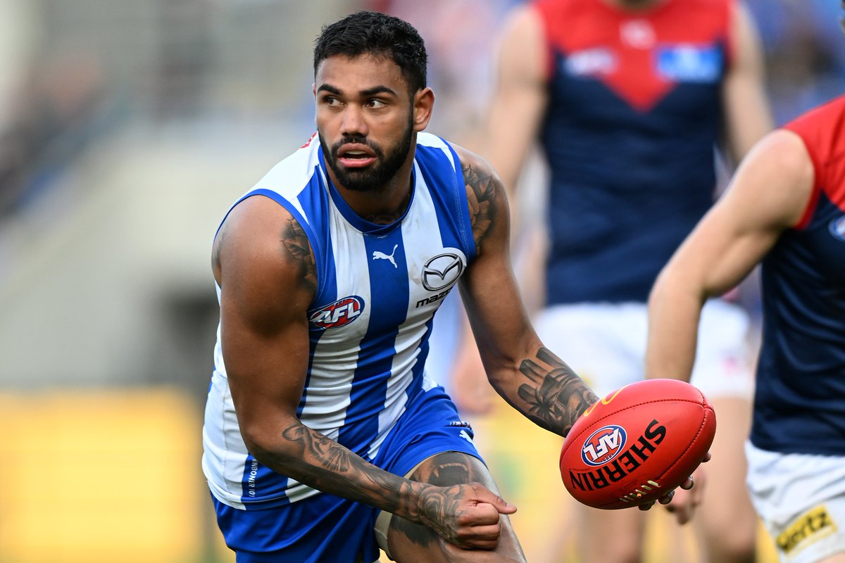 FOXFOOTY's tweet photo. Former North Melbourne player Tarryn Thomas is reportedly eyeing a return to the AFL in 2025.

DETAILS: https://t.co/X5f04r59Ep https://t.co/MW8tFsAoyP