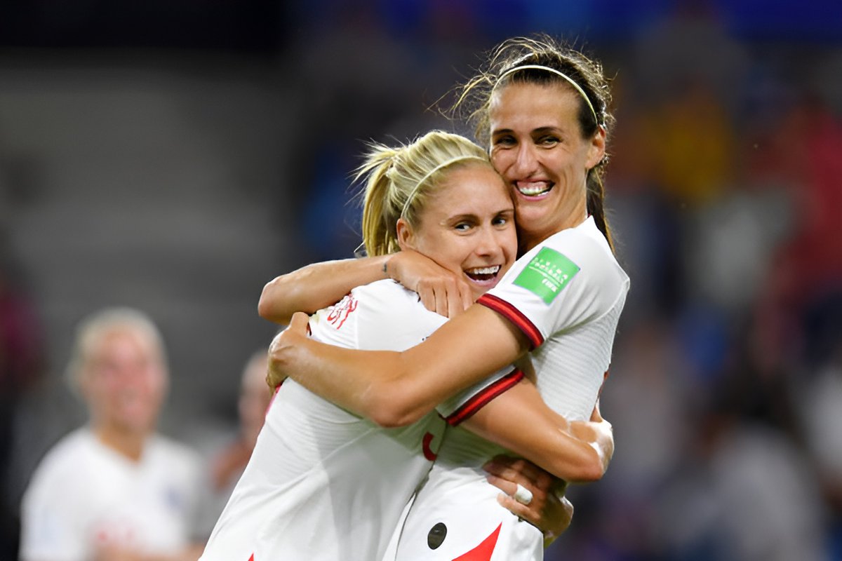 Happy Birthday to Lionesses Legend and one of our own, @stephhoughton2 !🥳 Have a great day Steph! 🎉